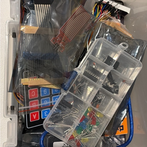 Inventr.io Adventure Kit - Picture 2 of 2